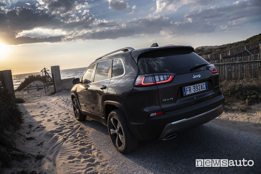 Nuova_Jeep Cherokee Limited 2019, vista posteriore