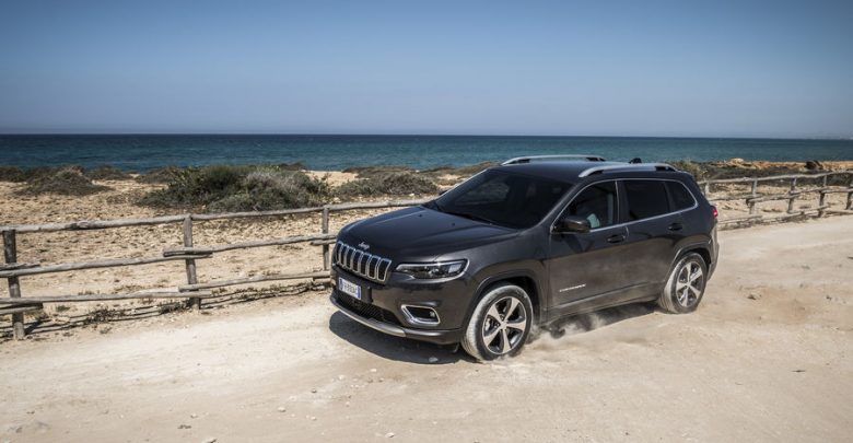 Nuova Jeep Cherokee 2019 Limited, vista di profilo