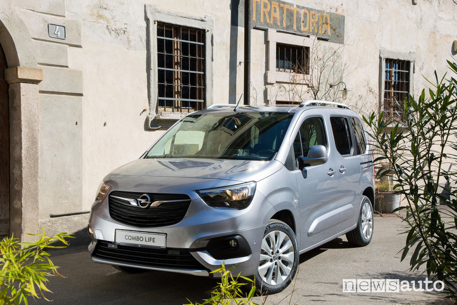 Opel_Combo Life 2019, vista di profilo