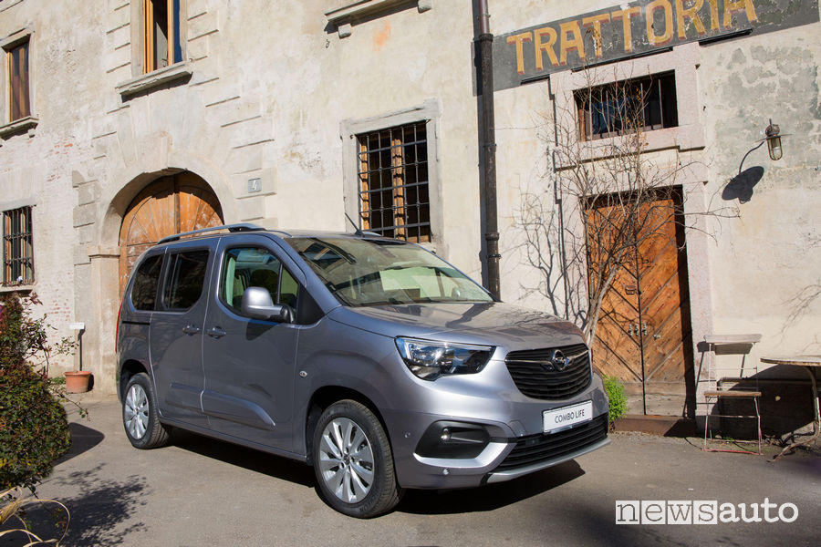 Opel_Combo Life 2019, vista di profilo