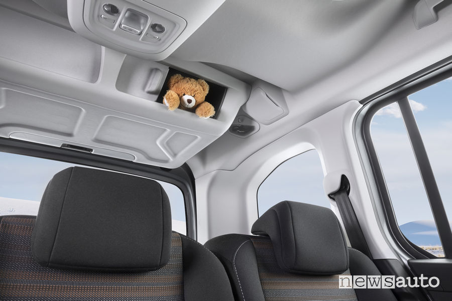 Opel_Combo Life 2019, vano portaoggetti sopra la cappelliera nel bagagliaio