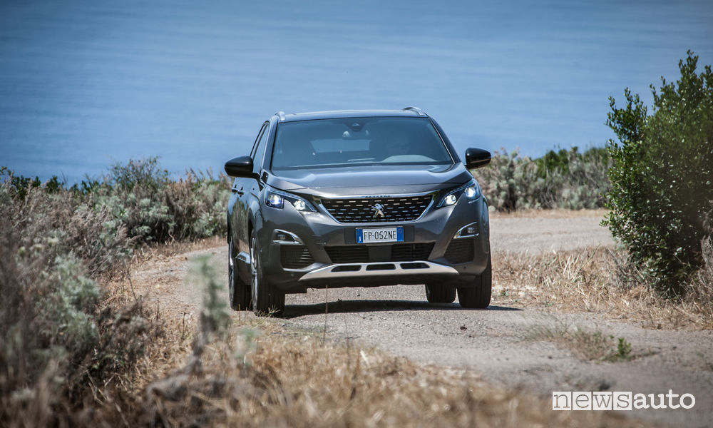 Peugeot_3008 in Sardegna, vista frontale sterrato