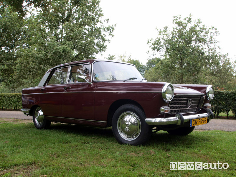 Peugeot 404 berlina, vista di profilo