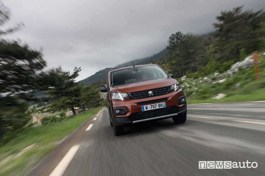 Peugeot Rifter GT Line, vista frontale