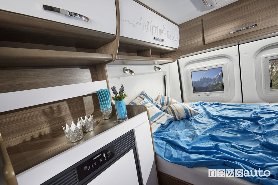 Peugeot camper Bravia su base Boxer, cucina e letto