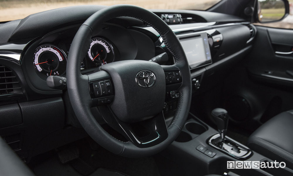 Toyota_Hilux Executive+ 2019, abitacolo