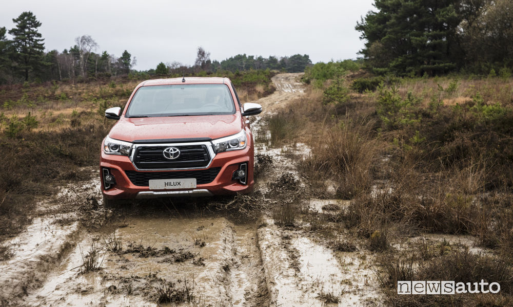 Toyota Hilux Executive+ 2019, fango