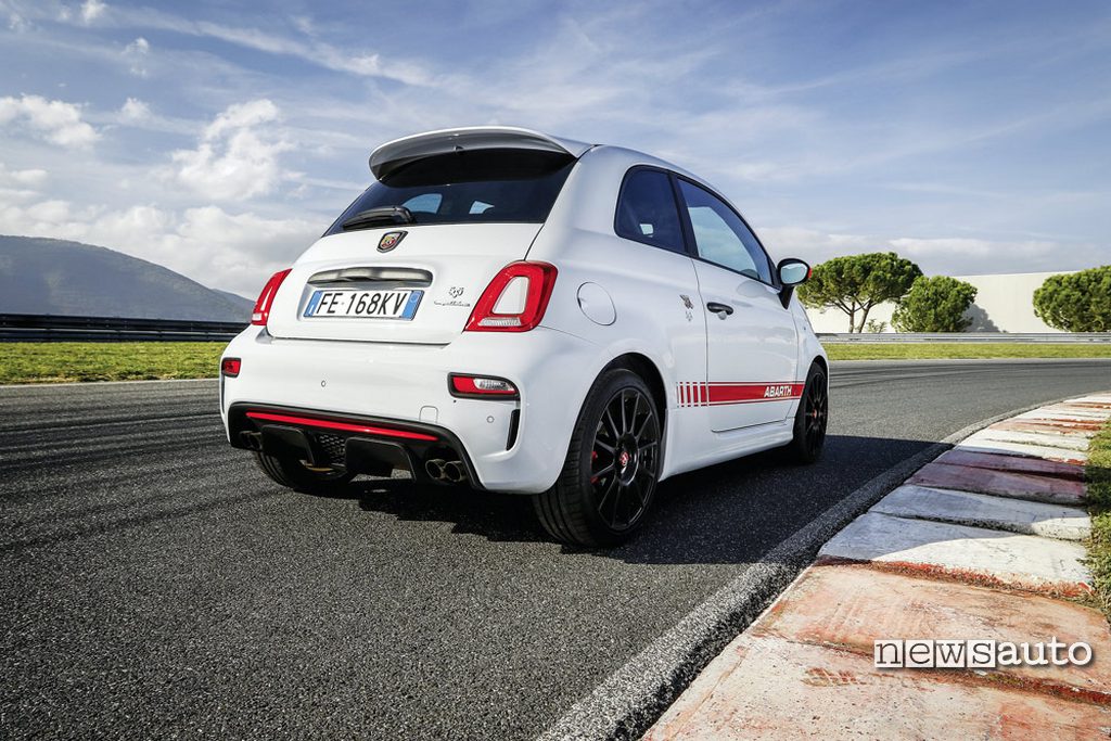 Abarth 595 Competizione vista posteriore Abarth 595 Competizione vista posteriore