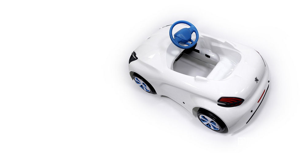 Macchina per bambini Peugeot 208 a pedali