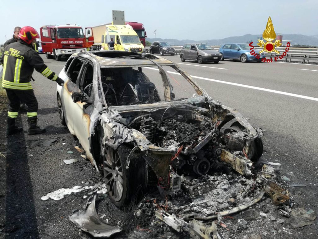 BMW incendio motore su 4