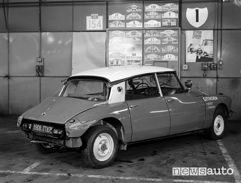 Auto storica da rally DS21 da Rally 1968, vista posteriore