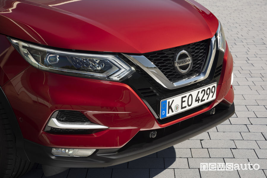 Nissan_Qashqai 2019 rosso, frontale