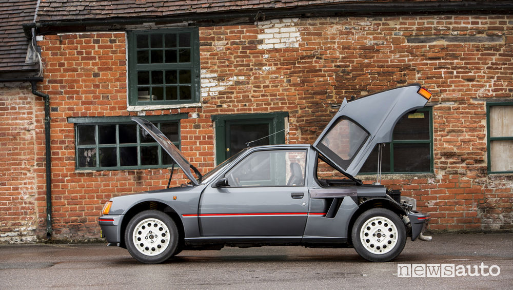 Peugeot_205_T16 stradale, portellone aperto