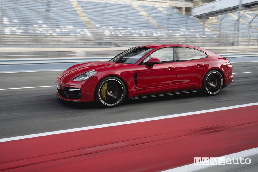 Porsche_Panamera GTS Sport Turismo, vista laterale