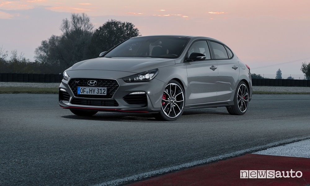 Hyundai_i30 Fstback N 2019, vista di profilo