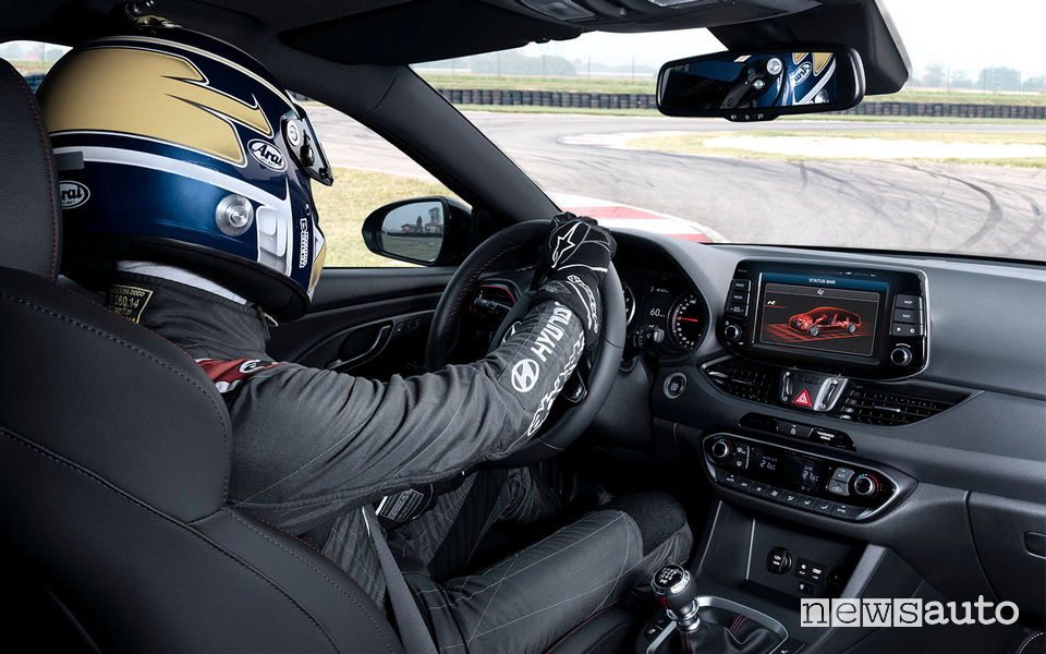 Hyundai_i30 Fstback N 2019, guida in pista