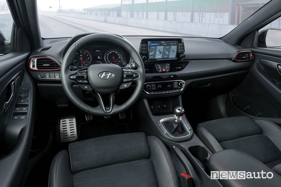 Hyundai_i30 Fstback N 2019, abitacolo