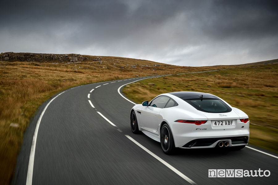 Jaguar_F-Type Chequered Flag Limited Edition, vista posteriore