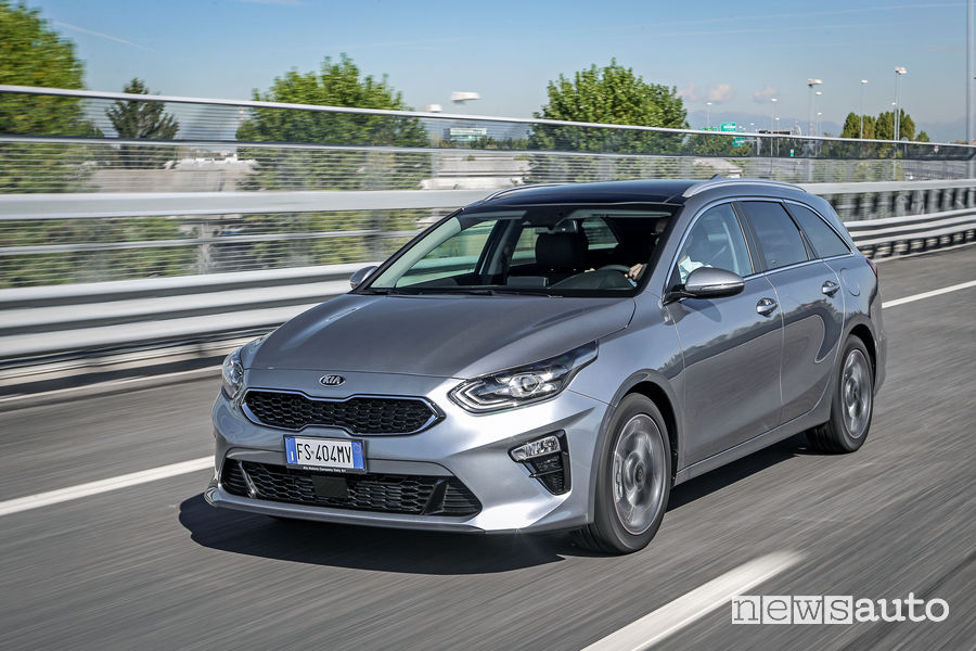 Kia_ceed 2019 Sportwagon, vista di profilo