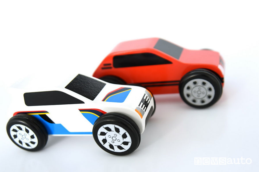 Modellini auto da collezione Peugeot 205 GTi rossa e 205 Rallye