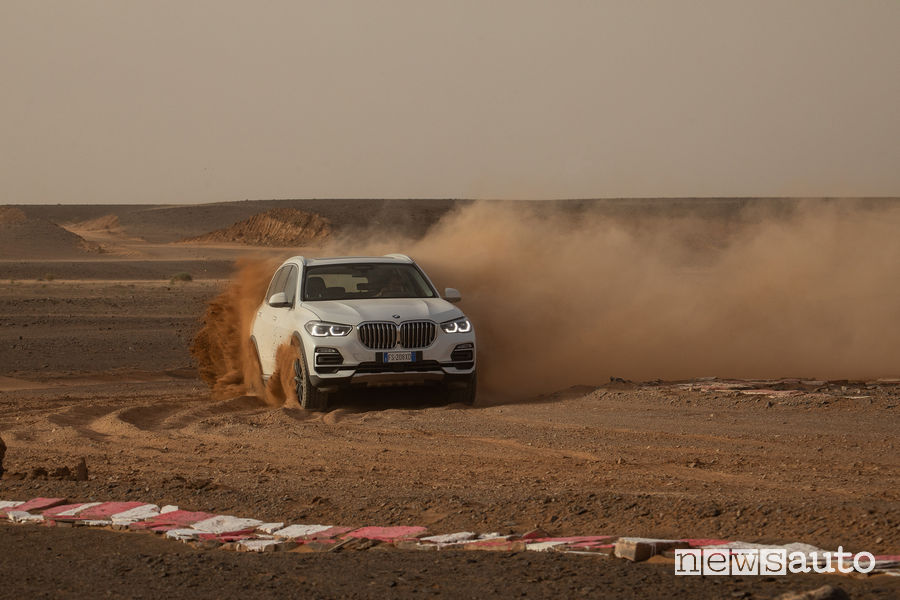 BMW_X5 nel Sahara sul circuito di Monza