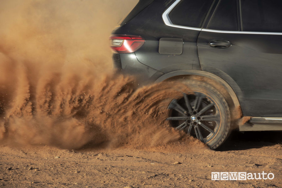 BMW_X5 nel Sahara sul circuito di Monza