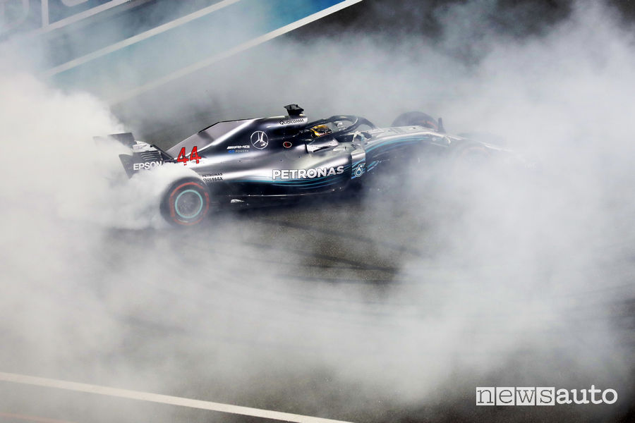 F1 2018 Gp Abu Dhabi burnout Lewis Hamilton