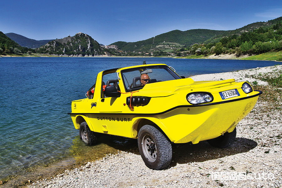 Suzuki Jimny Dutton Surf 4x4 anfibio, sulle rive del Lago del Turano (RI)