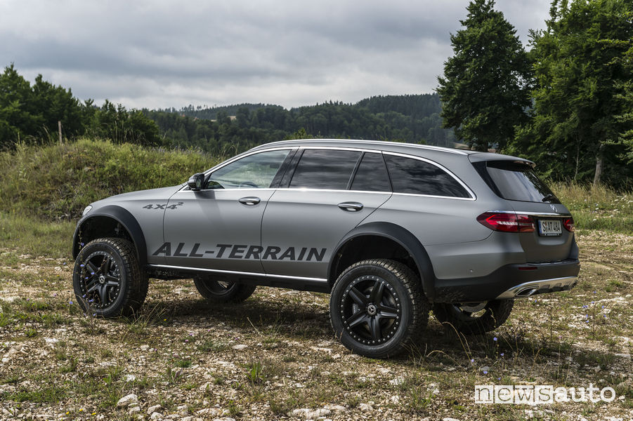 Vista laterale della Mercedes-Benz Classe E All-Terrain 4x4²