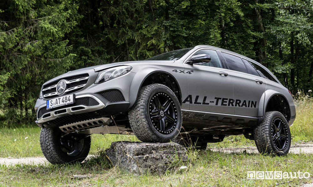 Vista di profilo della Mercedes-Benz Classe E All-Terrain 4x4²