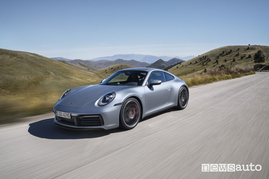 Nuova Porsche 911 2019 Carrera 4S, vista di profilo