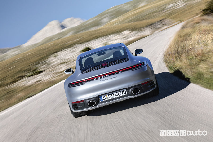 Nuova Porsche 911 2019 Carrera 4S, vista posteriore