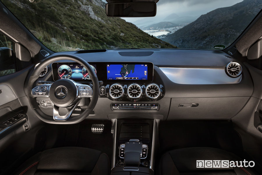 Mercedes-Benz B 2019 200 d AMG Line, plancia strumenti