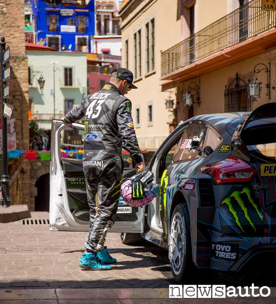 Gymkana files ken block sulla ford focus WRX in messico Gymkana files ken block sulla ford focus WRX in messico