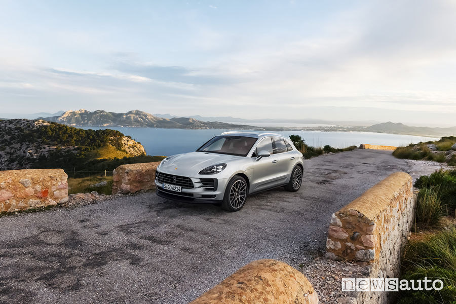 Porsche_Macan S 2019, vista di profilo