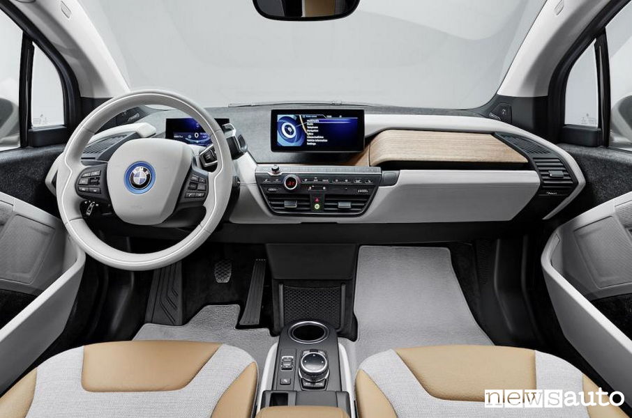 10 auto elettriche più vendute in Italia BMW i3 interni