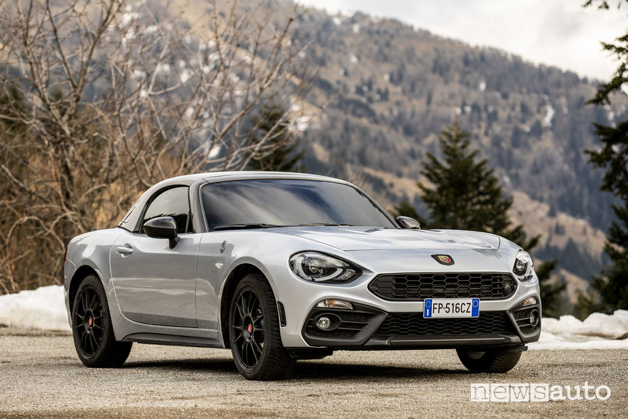 Abarth 124 GT 2019, vista di profilo