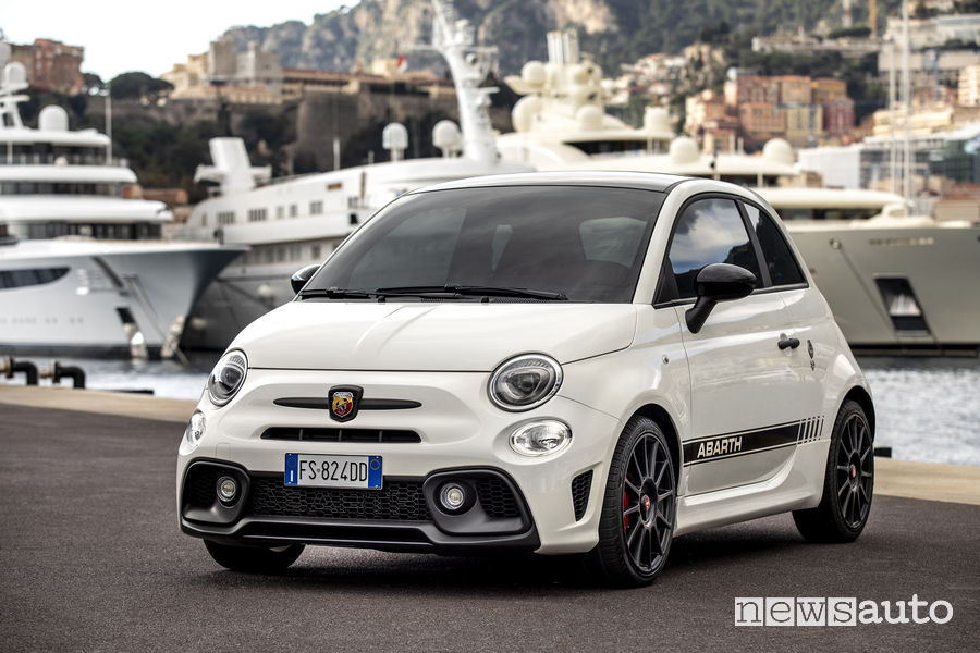 Abarth 595 Competizione 2019, vista di profilo