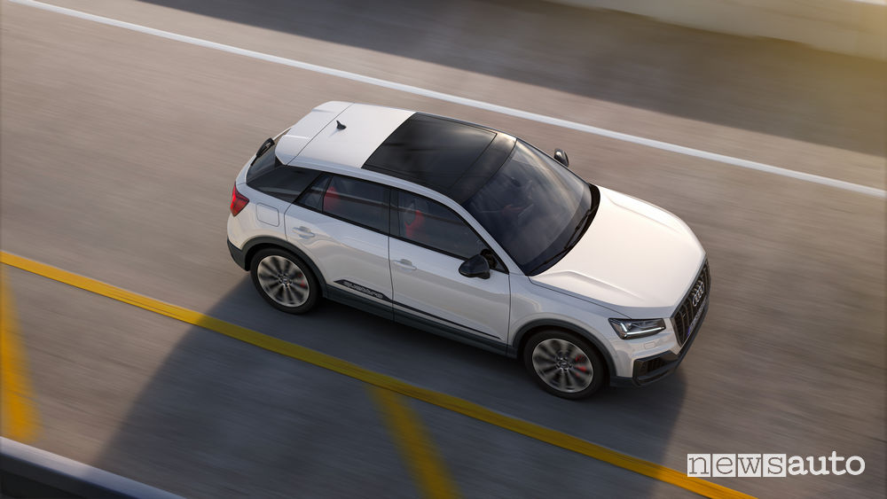 SUV sportivo Audi SQ2, vista dall'alto
