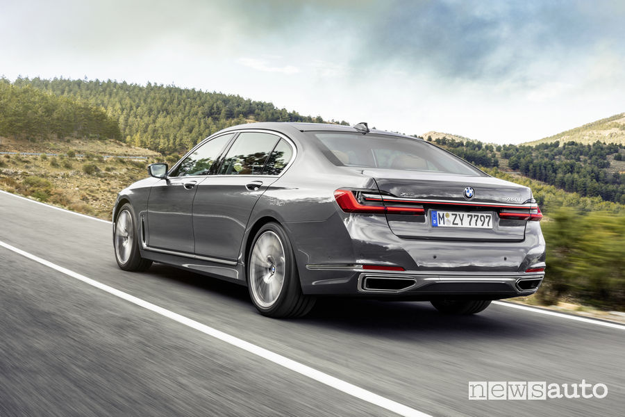BMW Serie 7 2019, vista posteriore