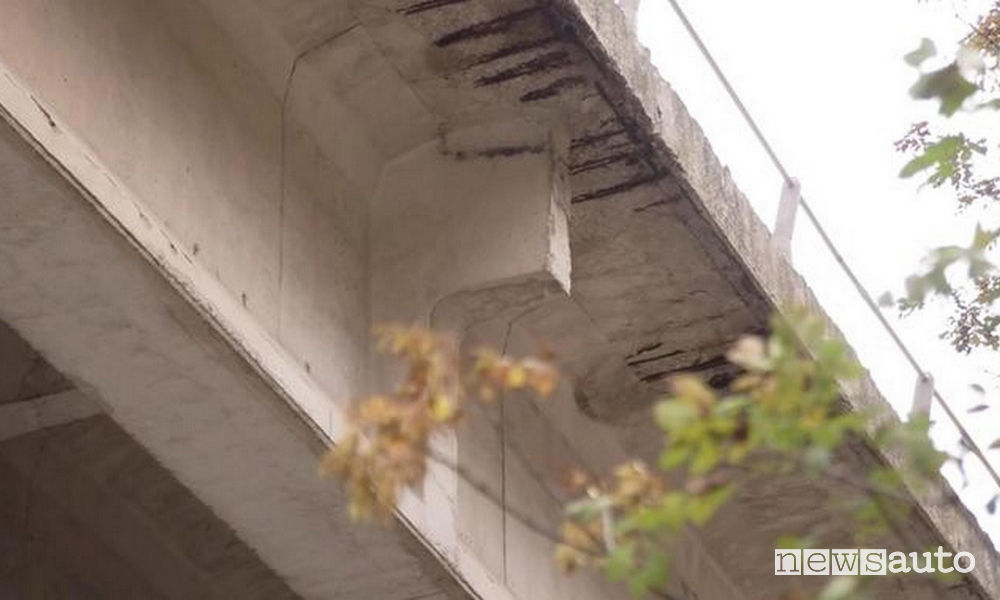Segni di logoramento sul viadotto Puleto E45