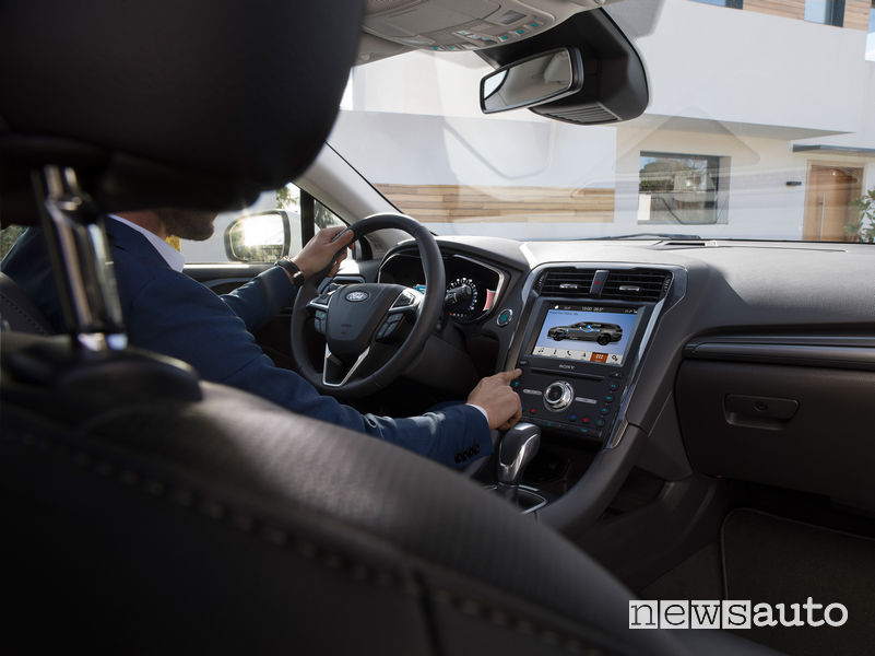 Ford Mondeo Hybrid 2019, abitacolo