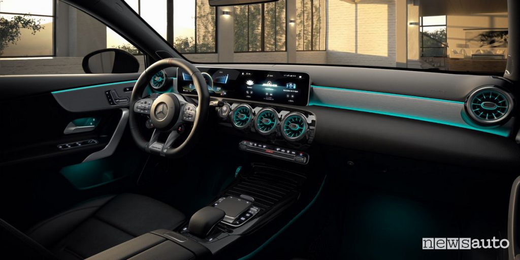 Mercedes-AMG A35 Race Edition, sistema MBUX