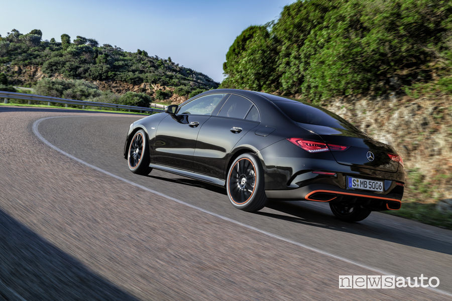 Mercedes-Benz CLA Edition Orange Art AMG Line, vista posteriore