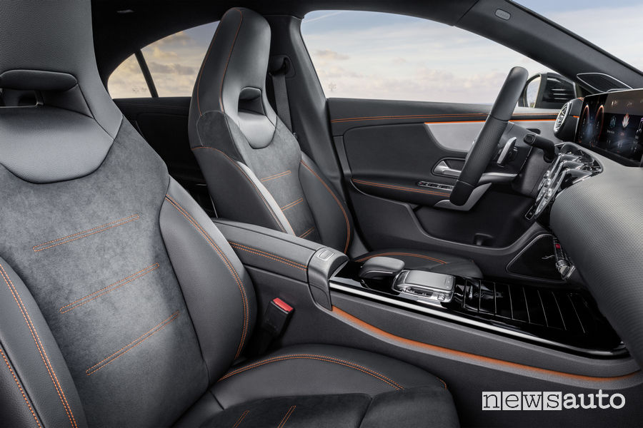 Mercedes-Benz CLA Edition Orange Art AMG Line, sedili anteriori
