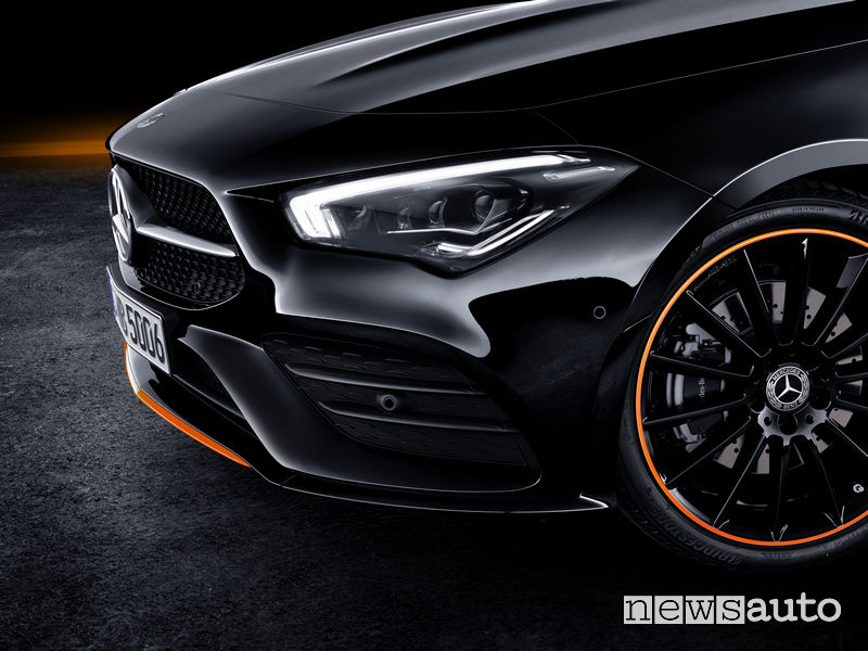 Mercedes-Benz CLA Edition Orange Art AMG Line, fari anteriori