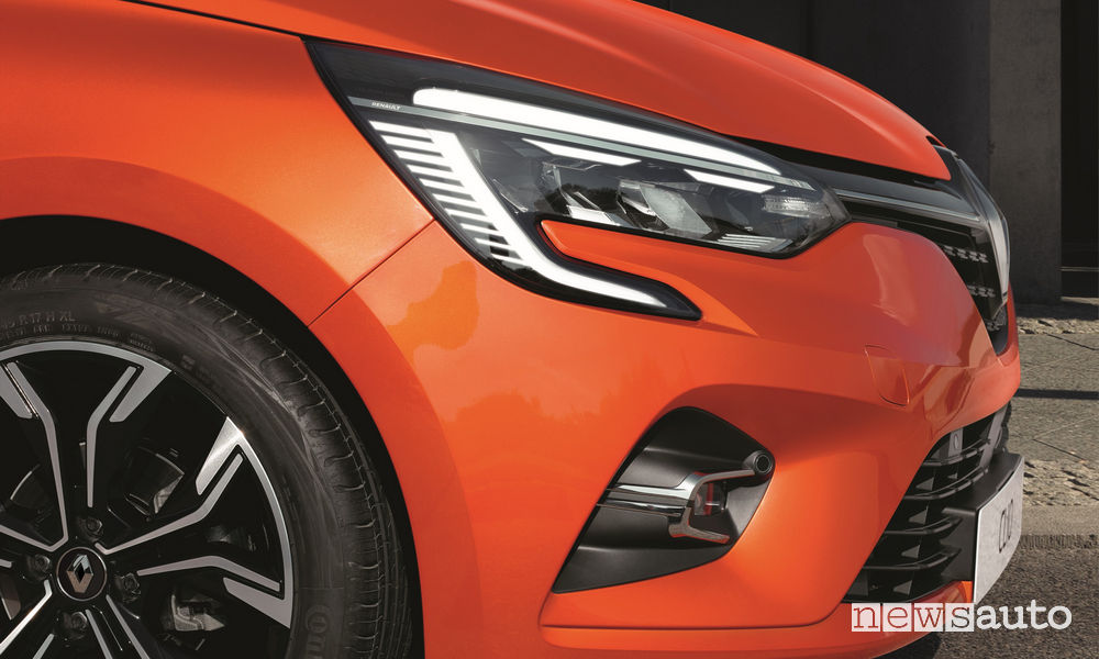 Passaruota e gruppo ottico anteriore C-Shape di nuova Renault Clio 2020