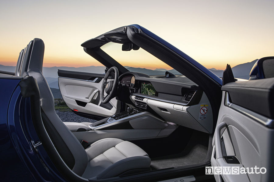 Porsche 911 Carrera S Cabriolet 2019, abitacolo