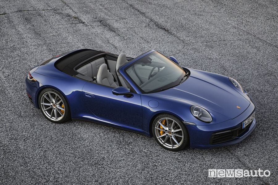 Porsche 911 Carrera S Cabriolet 2019, vista laterale capote aperta