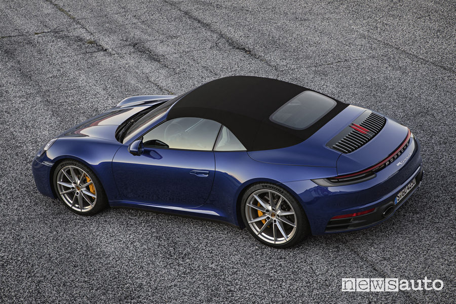 Porsche 911 Carrera S Cabriolet 2019, vista laterale capote chiusa